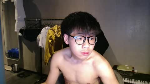 handsome_mannn online show from April 4, 7:00 pm