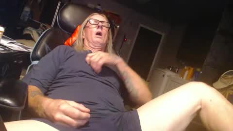 Snapshot of handystud33 chatting on October 18, 12:54 pm handystud33 online show from October 18, 12:54 pm
