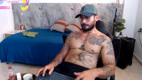 hanz_col online show from December 17, 2:08 am