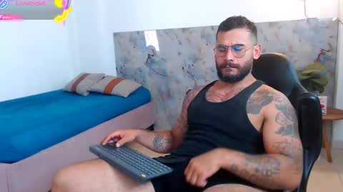 Snapshot of hanz_col chatting on October 23, 6:11 pm hanz_col online show from October 23, 6:11 pm