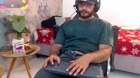 Snapshot of hanz_col chatting on October 9, 3:50 pm hanz_col online show from October 9, 3:50 pm