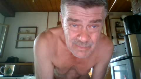 hanzik1954 online show from July 1, 3:35 pm