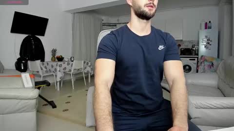 Snapshot of hard_chriss chatting on February 12, 5:05 am Hard Cock online show from February 12, 5:05 am