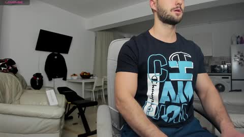 Snapshot of hard_chriss chatting on December 9, 4:56 am Hard Cock online show from December 9, 4:56 am