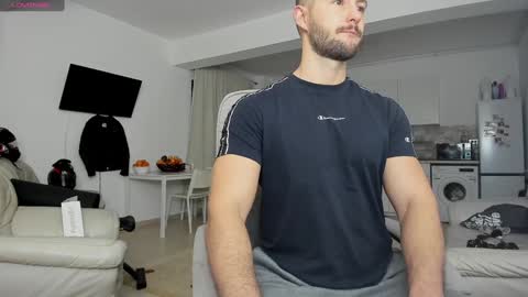 Snapshot of hard_chriss chatting on December 4, 5:16 am Hard Cock online show from December 4, 5:16 am