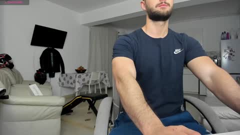 Snapshot of hard_chriss chatting on January 7, 5:02 am Hard Cock online show from January 7, 5:02 am