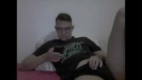 hardboylovemilfmoom online show from June 2, 6:31 pm