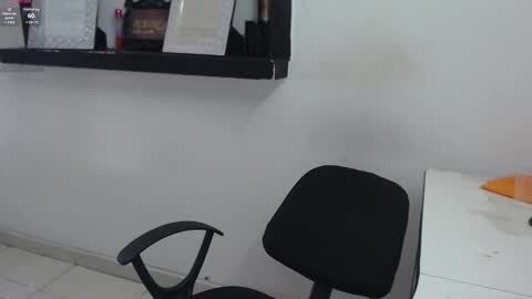 Snapshot of hardsexlove08 chatting on October 18, 9:09 pm Andres Dean online show from October 18, 9:09 pm