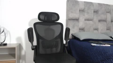 Snapshot of hector_18_ chatting on December 3, 10:48 am 18 online show from December 3, 10:48 am