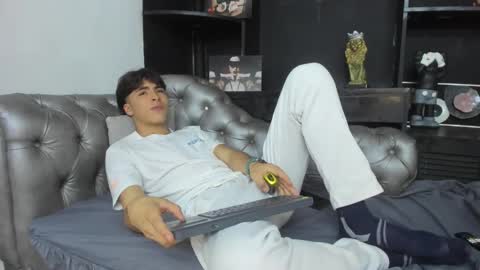 heellboy_ online show from October 14, 7:54 pm