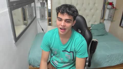 Snapshot of heiker_ chatting on September 24, 2:44 am heiker_ online show from September 24, 2:44 am