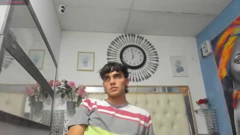 Snapshot of heiker_ chatting on March 7, 2:46 am heiker_ online show from March 7, 2:46 am