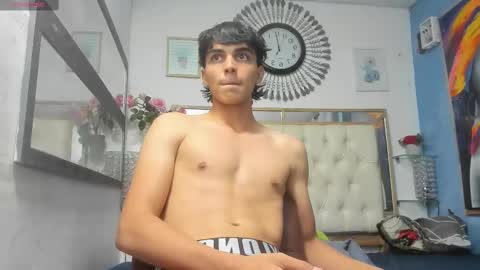 Snapshot of heiker_ chatting on March 8, 2:32 am heiker_ online show from March 8, 2:32 am