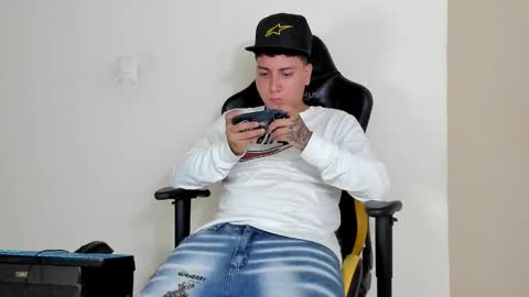 Andy online show from November 5, 7:54 am