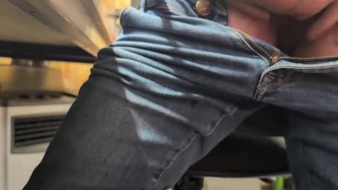 henkietien online show from December 8, 9:02 am