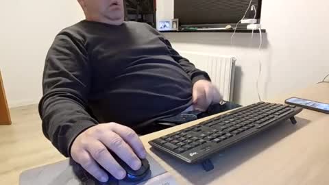 Snapshot of henrikrp1971 chatting on January 5, 9:03 pm henrikrp1971 online show from January 5, 9:03 pm