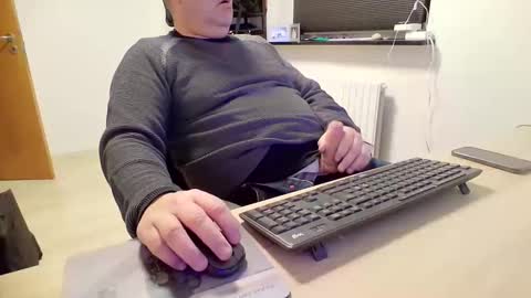 Snapshot of henrikrp1971 chatting on December 15, 9:09 pm henrikrp1971 online show from December 15, 9:09 pm