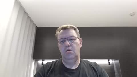 Snapshot of henrikrp1971 chatting on January 1, 9:41 pm henrikrp1971 online show from January 1, 9:41 pm