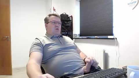 Snapshot of henrikrp1971 chatting on January 24, 12:10 pm henrikrp1971 online show from January 24, 12:10 pm