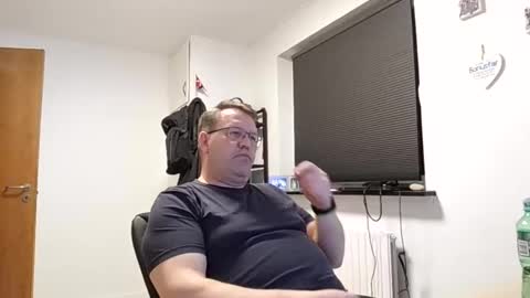 Snapshot of henrikrp1971 chatting on March 6, 9:42 pm henrikrp1971 online show from March 6, 9:42 pm