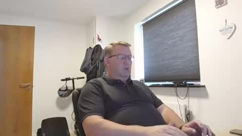 Snapshot of henrikrp1971 chatting on September 13, 12:39 pm henrikrp1971 online show from September 13, 12:39 pm