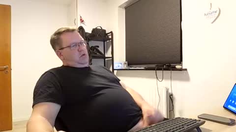 Snapshot of henrikrp1971 chatting on March 1, 8:53 pm henrikrp1971 online show from March 1, 8:53 pm
