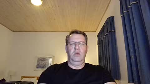 Snapshot of henrikrp1971 chatting on December 12, 1:32 am henrikrp1971 online show from December 12, 1:32 am