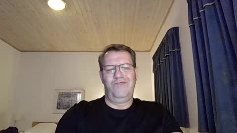 Snapshot of henrikrp1971 chatting on December 11, 12:35 am henrikrp1971 online show from December 11, 12:35 am