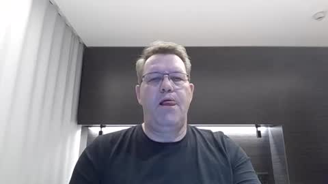 Snapshot of henrikrp1971 chatting on January 2, 9:07 pm henrikrp1971 online show from January 2, 9:07 pm
