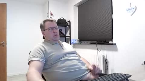 Snapshot of henrikrp1971 chatting on March 3, 9:34 pm henrikrp1971 online show from March 3, 9:34 pm