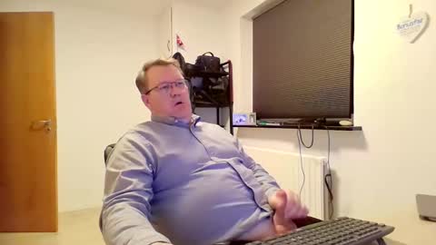Snapshot of henrikrp1971 chatting on February 25, 7:03 pm henrikrp1971 online show from February 25, 7:03 pm