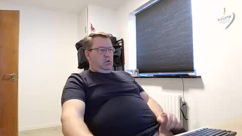 Snapshot of henrikrp1971 chatting on February 23, 2:54 pm henrikrp1971 online show from February 23, 2:54 pm