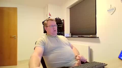 Snapshot of henrikrp1971 chatting on February 16, 5:37 pm henrikrp1971 online show from February 16, 5:37 pm