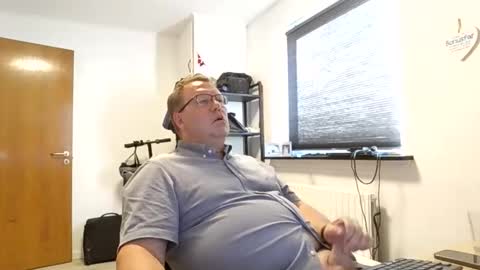 Snapshot of henrikrp1971 chatting on October 2, 2:43 pm henrikrp1971 online show from October 2, 2:43 pm