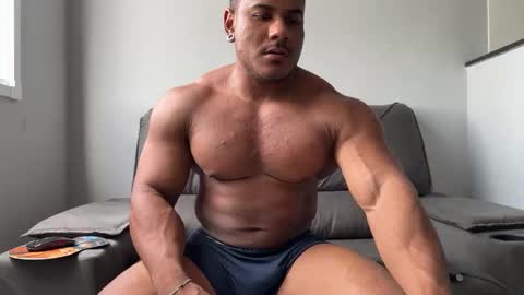 Snapshot of henrimusclee chatting on February 20, 5:07 pm Henri online show from February 20, 5:07 pm