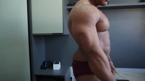 Snapshot of henrimusclee chatting on October 16, 7:33 pm Henri online show from October 16, 7:33 pm