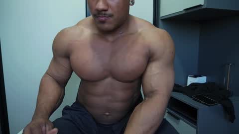 Snapshot of henrimusclee chatting on October 22, 8:56 pm Henri online show from October 22, 8:56 pm