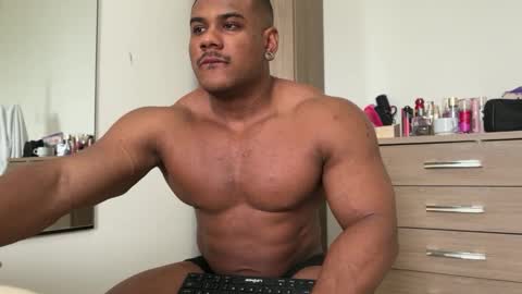 Snapshot of henrimusclee chatting on January 2, 9:07 pm Henri online show from January 2, 9:07 pm