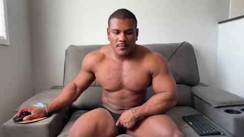 Snapshot of henrimusclee chatting on February 22, 6:48 pm Henri online show from February 22, 6:48 pm