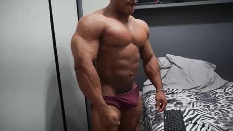 Snapshot of henrimusclee chatting on September 17, 12:11 am Henri online show from September 17, 12:11 am