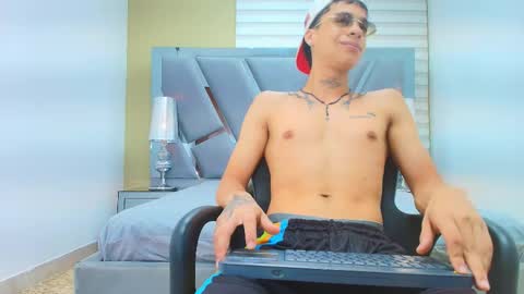 Henry online show from March 28, 8:09 pm