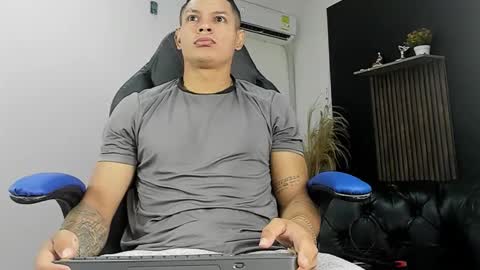 henrydouglas online show from April 17, 12:08 pm