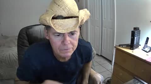 Snapshot of hewes1 chatting on January 14, 8:37 pm hewes1 online show from January 14, 8:37 pm