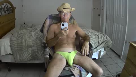 Snapshot of hewes1 chatting on February 20, 11:20 am hewes1 online show from February 20, 11:20 am