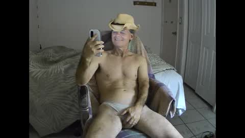 Snapshot of hewes1 chatting on February 6, 9:22 am hewes1 online show from February 6, 9:22 am