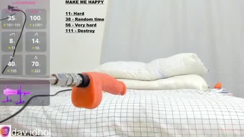 Snapshot of hole_david chatting on February 10, 4:19 am Hole David online show from February 10, 4:19 am