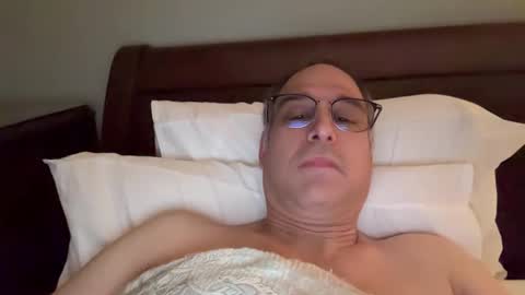 Snapshot of honey_man14 chatting on February 23, 2:32 pm honey_man14 online show from February 23, 2:32 pm