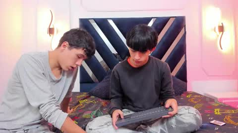 hoot_booys_ online show from November 17, 3:31 am