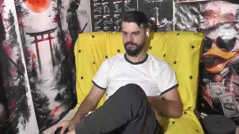 Snapshot of hornymaster93 chatting on October 1, 5:33 am hornymaster online show from October 1, 5:33 am