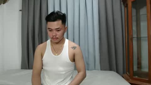 Snapshot of hot_emmanuel chatting on October 19, 5:56 am emman online show from October 19, 5:56 am